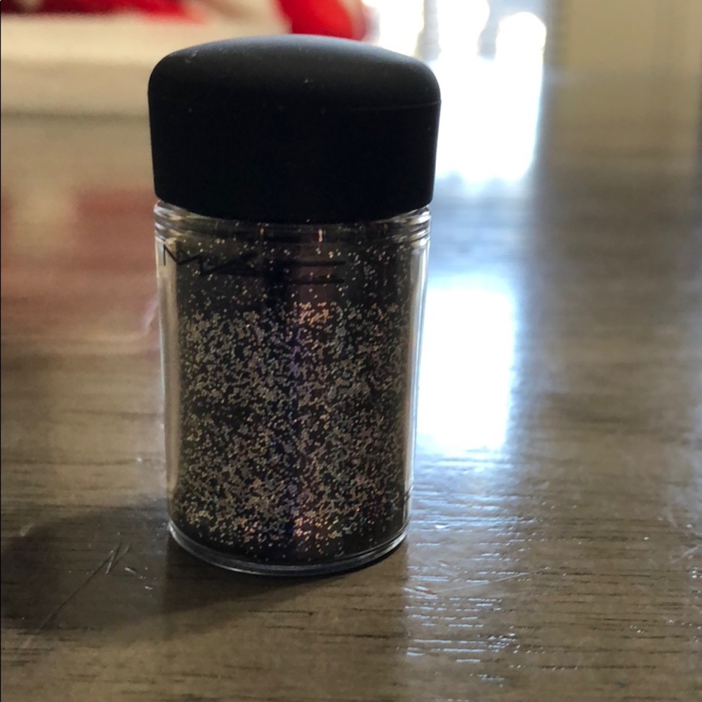 MAC cosmetics 3d Black glitter